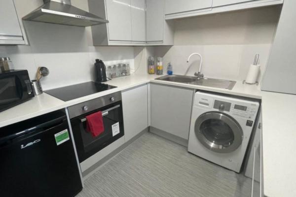 Ryan I Air I - 102 Mill Street - Free Parking Aparthotel Liverpool